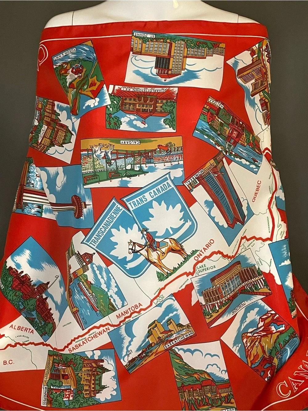 Vintage Canada Theme Souvenir Scarf 27 In Sq Excellent Condition